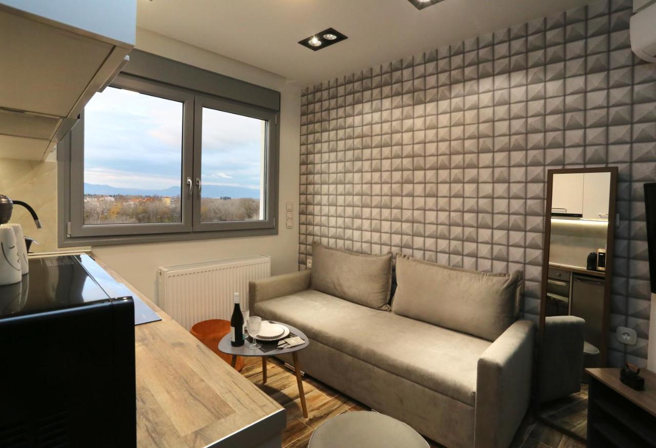 La Larissa Luxury Apartments Dafne Exterior photo